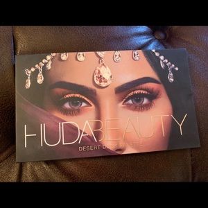 HUDA BEAUTY DESERT DUSK EYESHADOW PALETTE